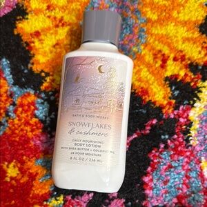 Bath & Body Works Snowflakes & Cashmere Lotion